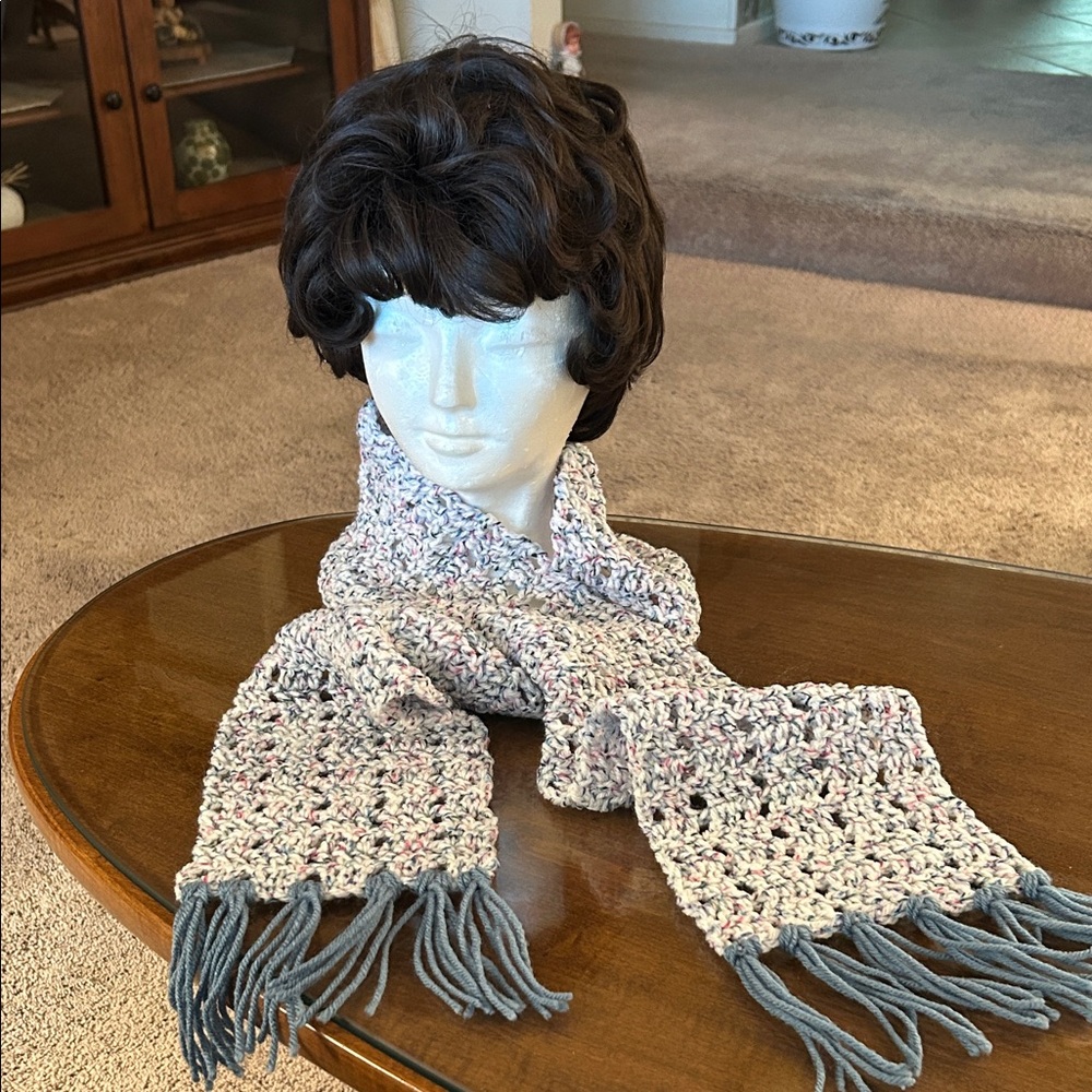 Elegant Gray Knit Scarf with Fringe